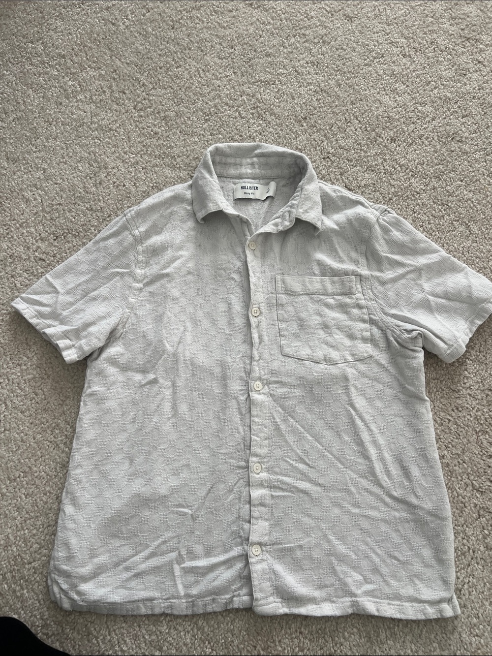 Hollister Men's Light Gray Short Sleeve Button-Down Shirt with Chest Pocket